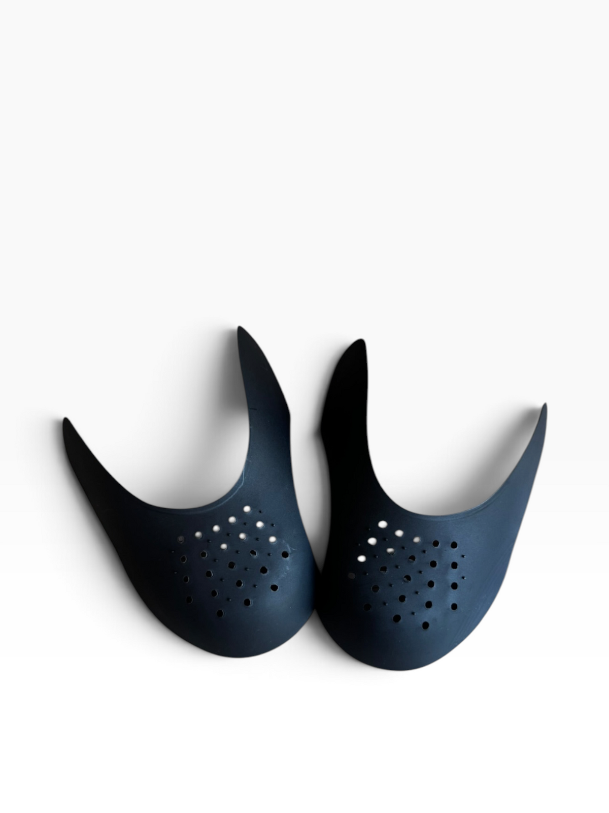 Sneaker shield L